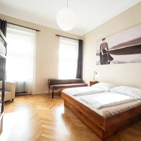 Sophie'S Hostel-3